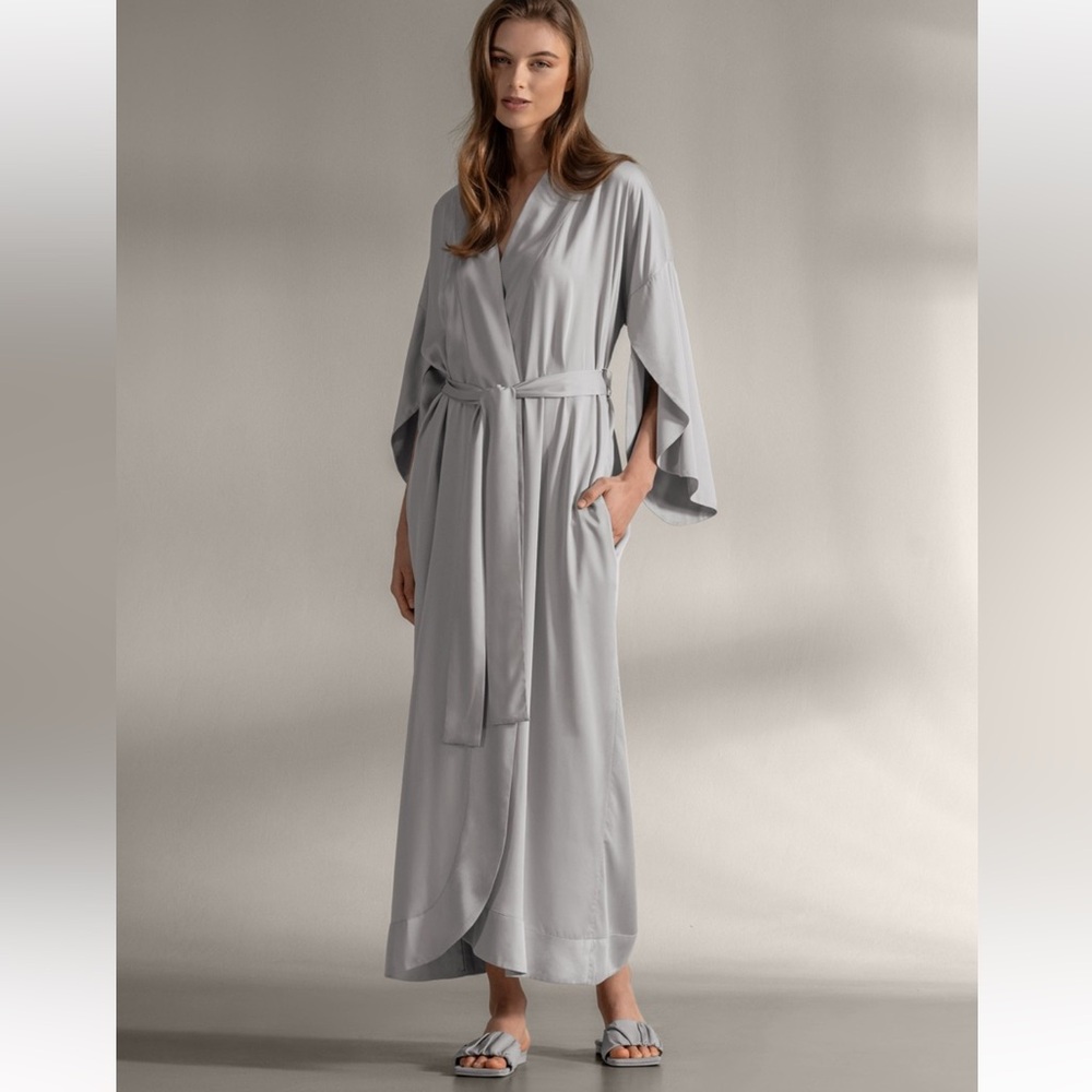 TOGAS NAOMI BATHROBE KIMONO